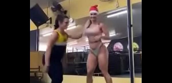  Fitness Babe Mommy Training Naked In Gym